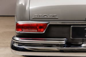 Image 19/45 of Mercedes-Benz 250 SE (1967)
