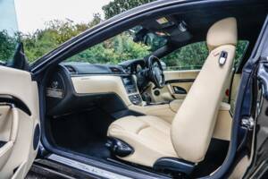 Image 36/43 of Maserati GranTurismo 4.2 (2008)