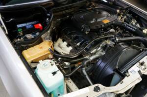 Bild 31/33 von Mercedes-Benz 230 E (1990)