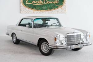 Image 13/38 of Mercedes-Benz 280 SE 3,5 (1970)