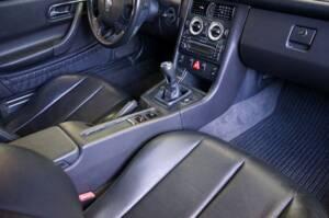 Image 14/25 of Mercedes-Benz SLK 230 Kompressor (1997)
