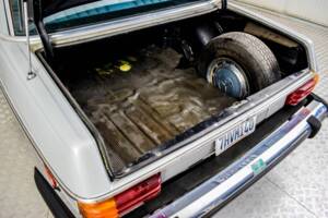 Afbeelding 22/50 van Mercedes-Benz 240 D (1976)