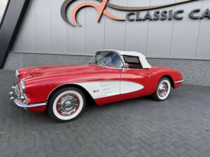 Image 34/50 of Chevrolet Corvette (1959)