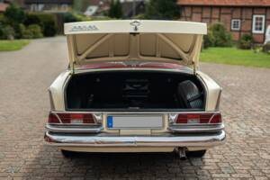 Image 19/42 of Mercedes-Benz 220 SE b (1965)