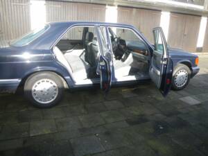 Image 4/6 of Mercedes-Benz 300 SE (1990)