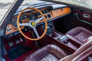 Image 2/49 de Ferrari 330 GT 2+2 (1966)