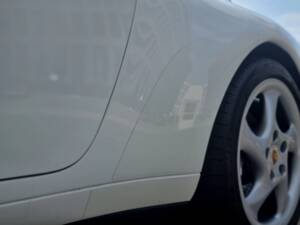 Image 28/45 of Porsche 911 Carrera 4 (1995)