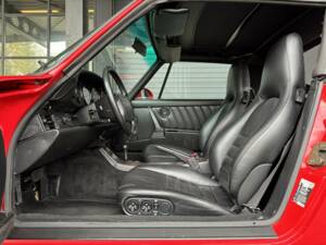 Image 23/37 de Porsche 911 Carrera 2 (1992)