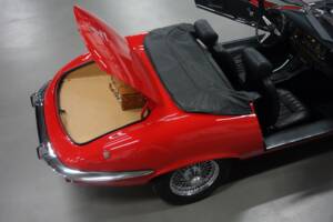 Afbeelding 29/49 van Jaguar E-Type V12 (1974)