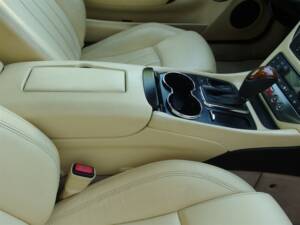 Image 51/98 of Maserati GranTurismo 4.2 (2008)