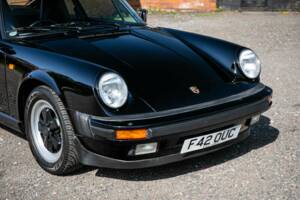 Immagine 8/41 di Porsche 911 Carrera 3.2 (1988)