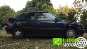 Immagine 9/10 di Volkswagen Golf III Cabrio 1.6 (1996)