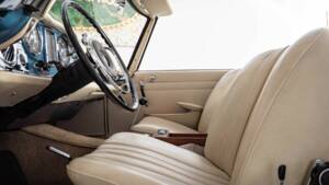 Image 23/33 of Mercedes-Benz 230 SL (1966)
