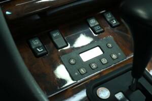 Afbeelding 21/50 van Mercedes-Benz 560 SEC (1991)