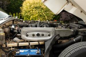 Immagine 32/49 di Jaguar E-Type V12 (1973)