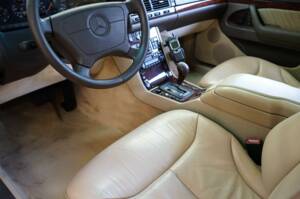 Immagine 25/36 di Mercedes-Benz S 500 L (1994)