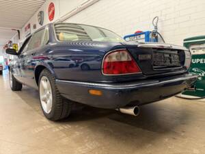 Image 14/17 of Jaguar XK8 4.2 (2000)