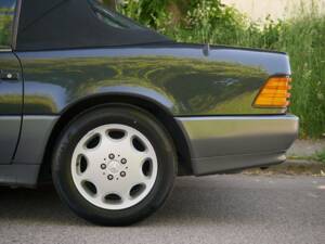 Image 30/39 de Mercedes-Benz 280 SL (1900)