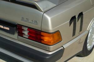 Obraz 18/50 pojazdu Mercedes-Benz 190 E 2.3-16 (1985)