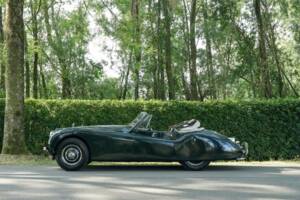 Image 2/50 of Jaguar XK 120 DHC (1953)