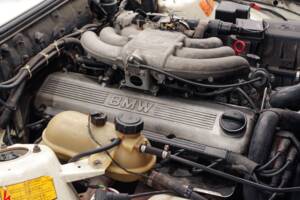 Image 35/38 of BMW 325i (1986)