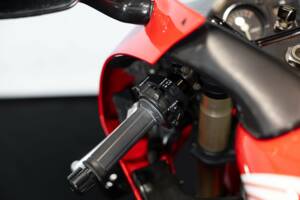 Image 30/42 de Honda RVF 750 (1994)