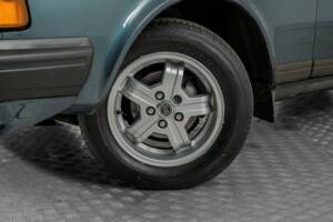 Immagine 4/50 di Volvo 240 GL (1990)