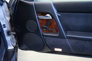 Image 28/42 of Mercedes-Benz 500 SL (1992)