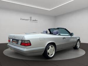 Image 6/21 de Mercedes-Benz E 200 (1995)