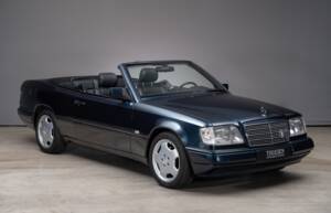 Image 6/28 of Mercedes-Benz E 320 &quot;Final Edition&quot; (1997)
