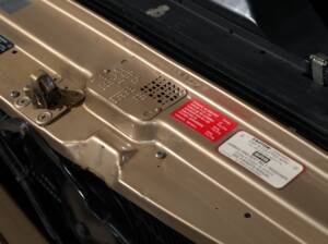 Image 18/47 de Mercedes-Benz 560 SL (1987)