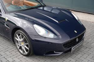 Image 25/50 de Ferrari California (2012)