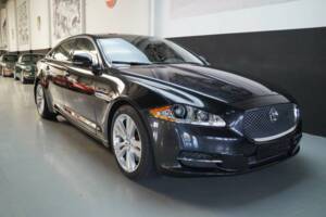 Image 2/32 of Jaguar XJ 5.0 (2011)