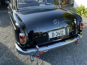 Image 6/8 of Mercedes-Benz 220 S (1957)