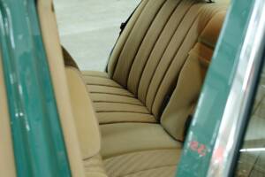 Bild 31/50 von Mercedes-Benz 260 SE (1990)