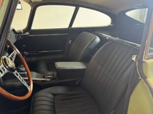 Bild 28/29 von Jaguar E-Type 4.2 (1967)