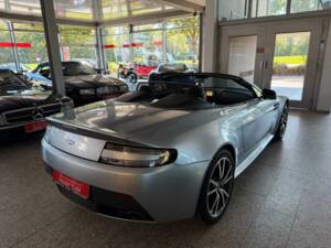 Image 36/43 of Aston Martin V8 Vantage S (2017)