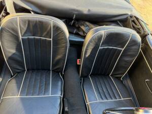 Image 11/12 of MG MGB (1964)