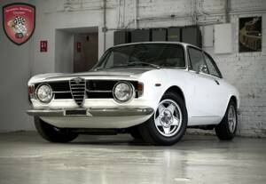 Image 3/53 of Alfa Romeo Giulia GT 1300 Junior (1970)
