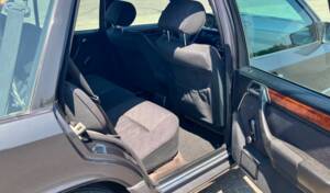 Bild 18/41 von Mercedes-Benz E 220 T (1995)