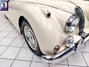 Image 13/74 of Jaguar XK 140 OTS (1956)