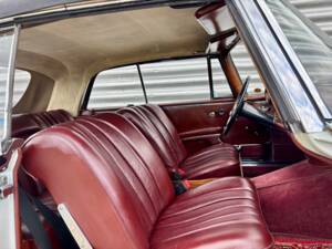 Image 27/33 of Mercedes-Benz 250 SE (1966)