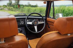 Image 17/40 of MG MGB GT V8 (1973)