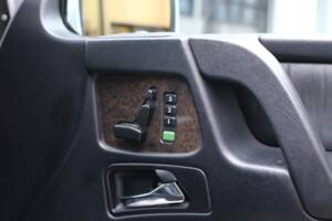 Image 27/64 of Mercedes-Benz G 400 CDI (LWB) (2004)