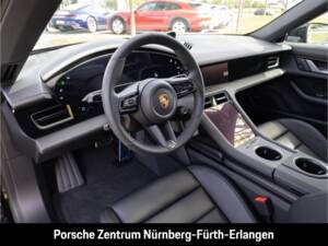 Image 14/36 of Porsche Taycan 4S Sport Turismo (2026)