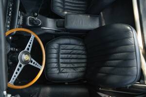 Bild 46/50 von Jaguar E-Type (1968)