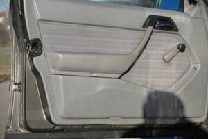 Image 13/92 de Mercedes-Benz 200 D (1989)