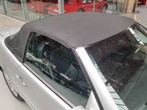 Image 35/50 of Mercedes-Benz SL 320 (1998)