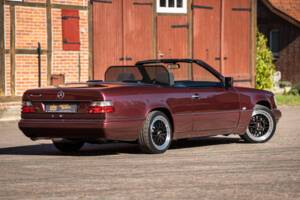Bild 16/42 von Mercedes-Benz E 200 (1997)