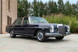 Image 2/50 of Mercedes-Benz 300 SEL 3.5 (1973)